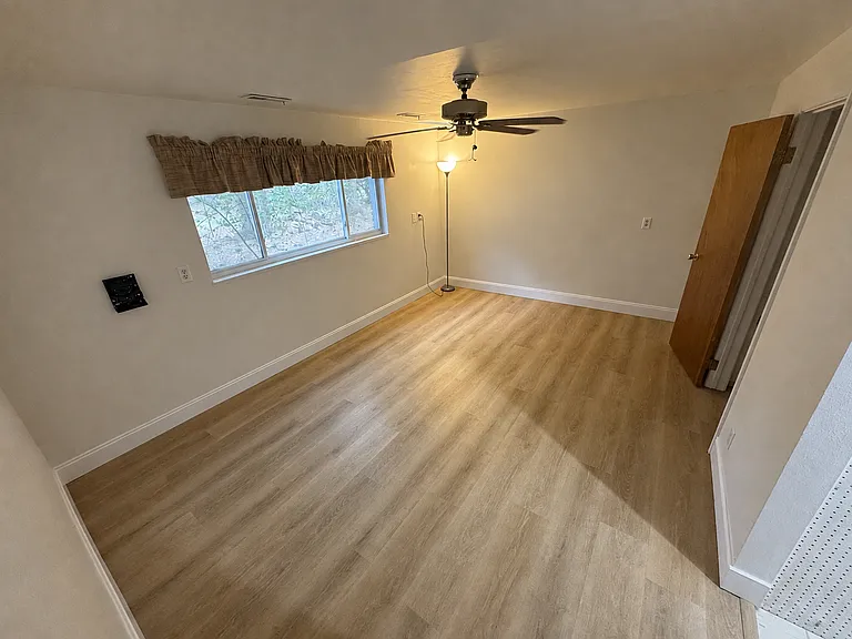 1226 S Pratt Pkwy — Photo 6