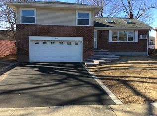 838 Bethlynn Ct, East Meadow, NY 11554