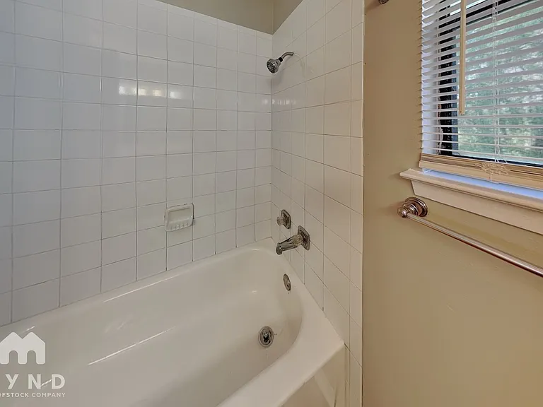 2300 Berkett Dr #B — Photo 10
