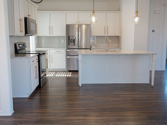 5th image of 102 Thorny Crown Ln
