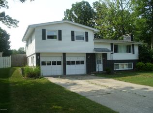 5456 Edgelawn Dr SE, Kentwood, MI