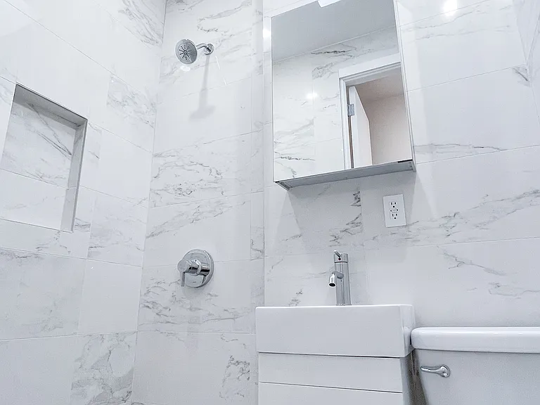 206 W 21st St #C3 — Photo 8