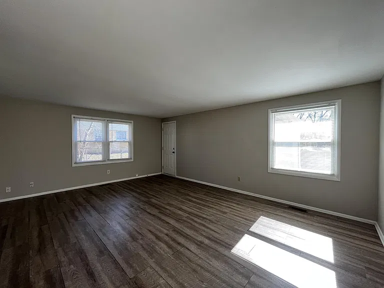 11020 McDowell Dr — Photo 4