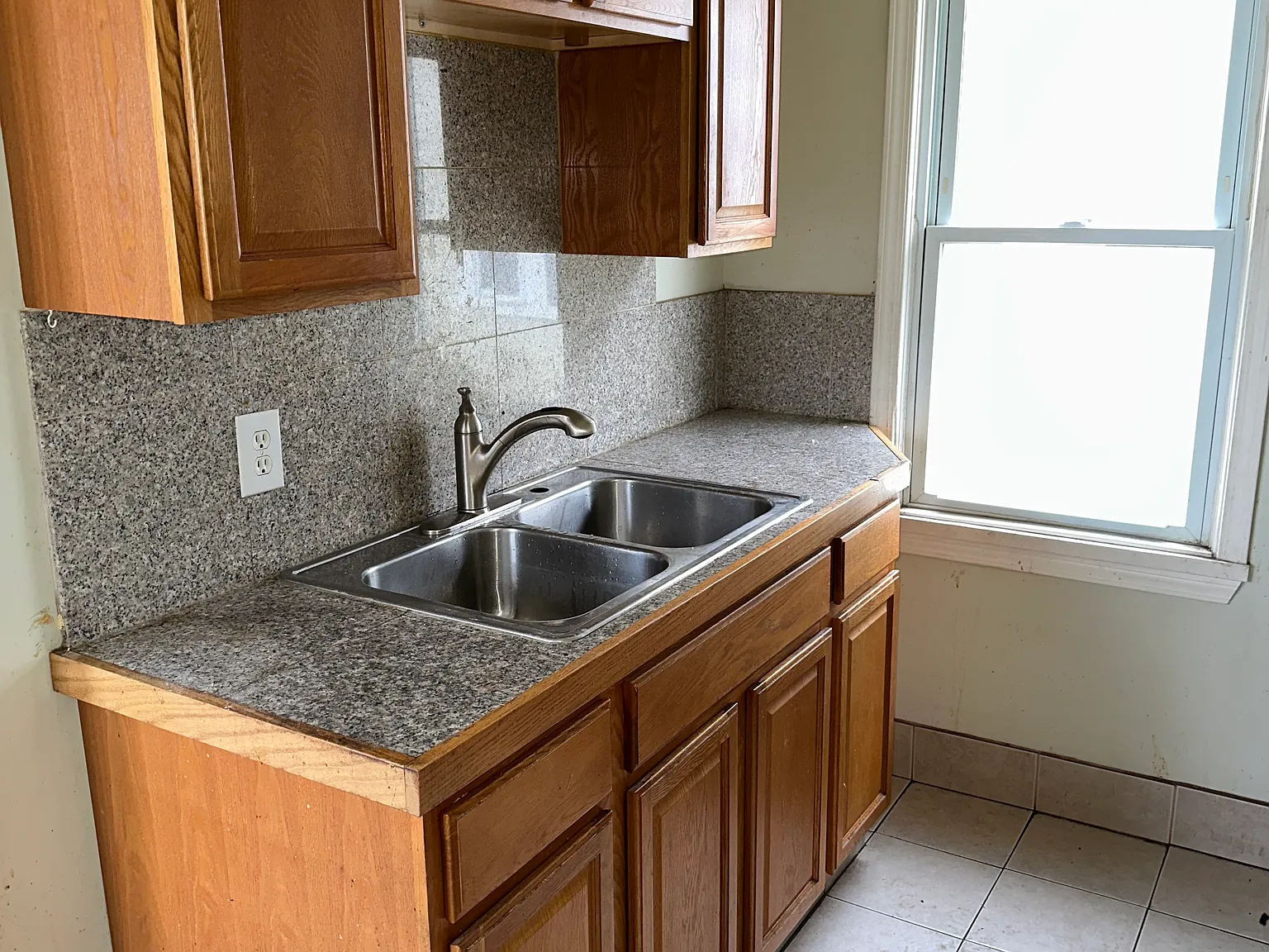 2 bed, 1300 sqft, $1,100 — Photo 2
