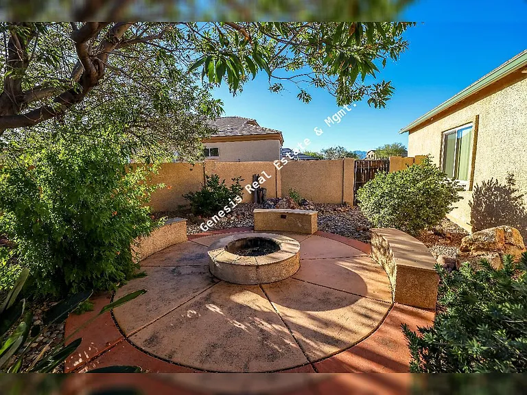 770 W Grantham St — Photo 37