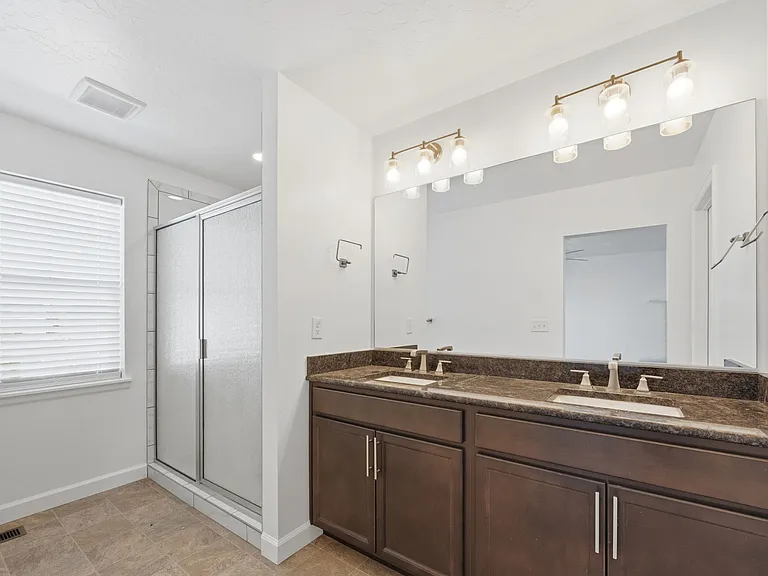 250 N 1630 W — Photo 11