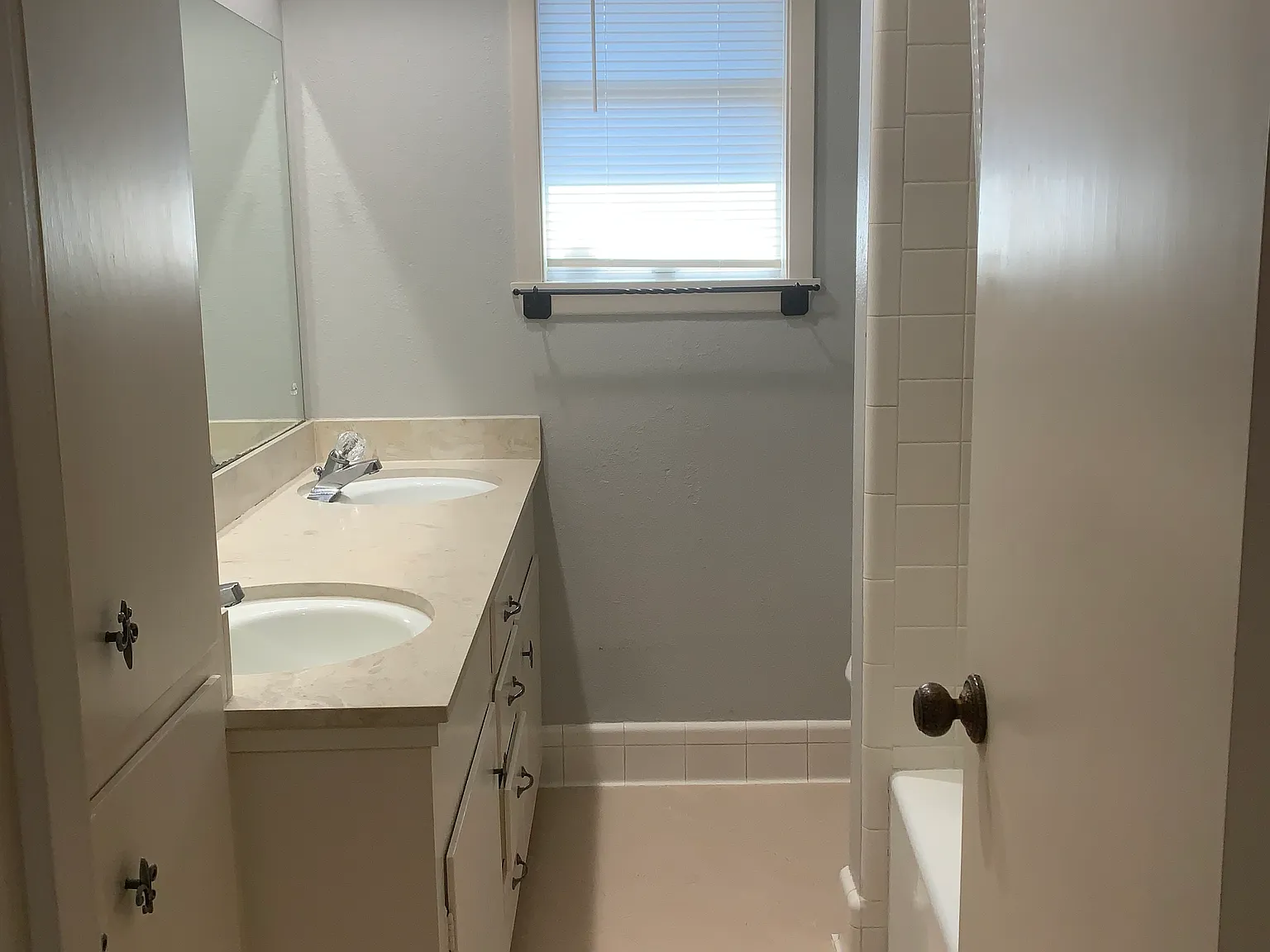 4 bed, 2100 sqft, $2,000 — Photo 2