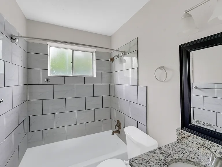 Oasis Apartments — Photo 5