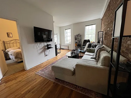 Rented by City Connections Realty | media 2