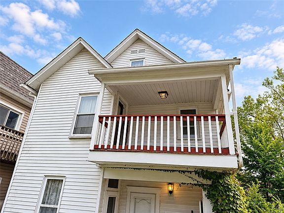 4th image of 451 Union St