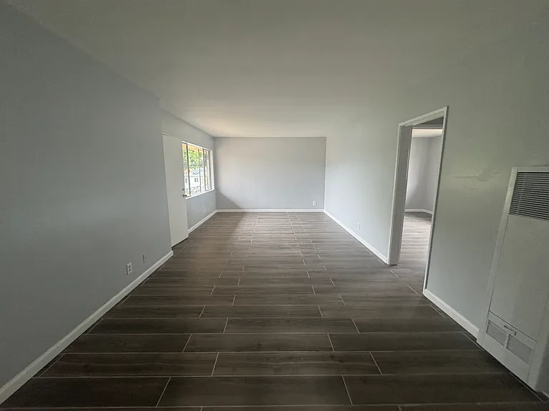 10106 England Ave #5 — Photo 5