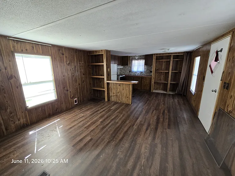 104 Nunn St — Photo 6