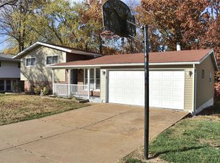 10915 Ridge Forest Dr, Saint Louis, MO 63123