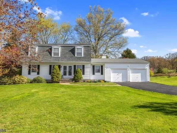 1 Hunter Dr, Washington Twp., NJ 07853