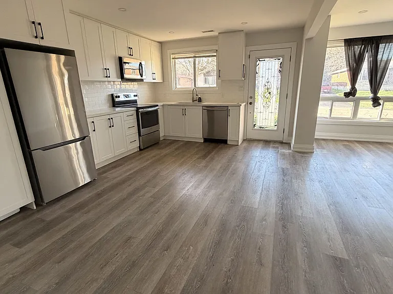 653 Athol St E #MAIN — Photo 12