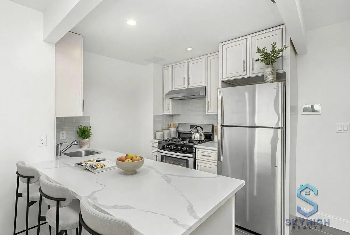 Building Photo - 46-02 70th St #6J