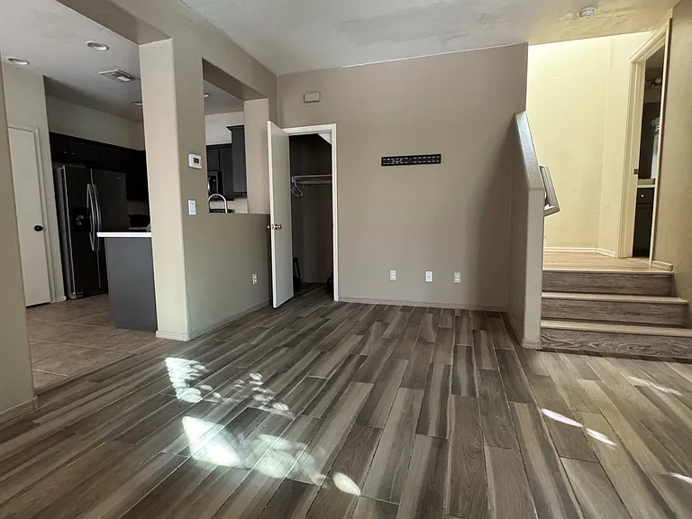 7008 S 7th Ln — Photo 2