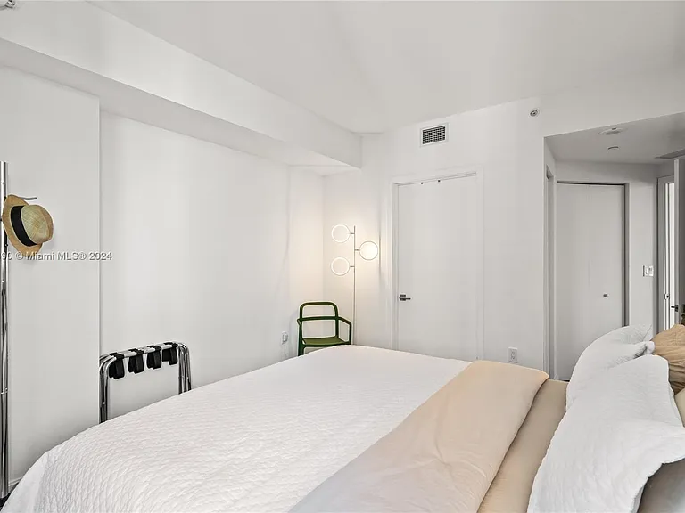 55 SW 9th St #1801 — Photo 7