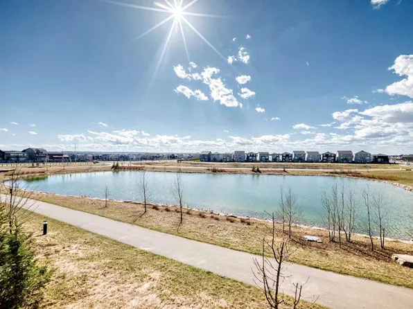 55 E Lucas Way NW #3125, Calgary, AB T2P 2C7
