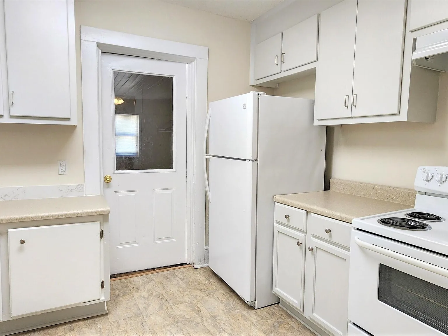 3 bed, 1.0 bath, 1169 sqft, $1,295 — Photo 4