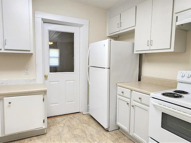413 N Magnolia St — Photo 4
