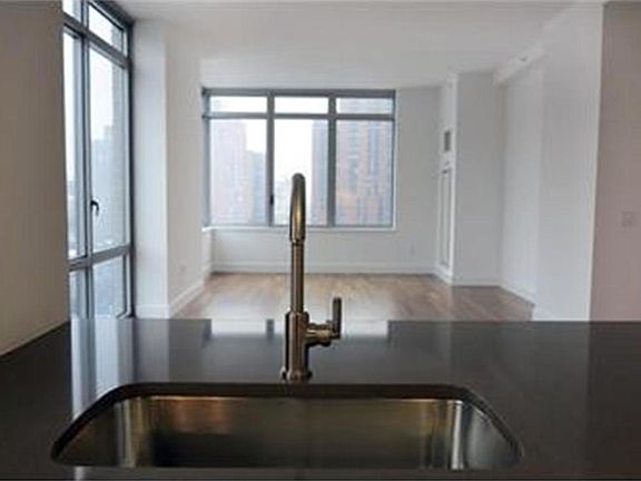 4th image of 333 E 91st St APT 21D