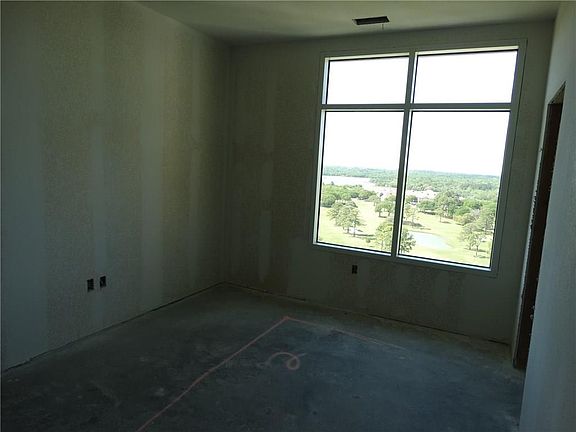 3rd image of 2801 Wexford Dr APT 1402