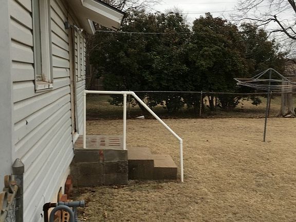 Back steps to big yard