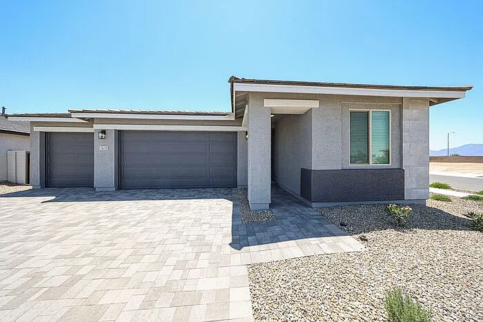 5633 W McNeil St — Photo 1