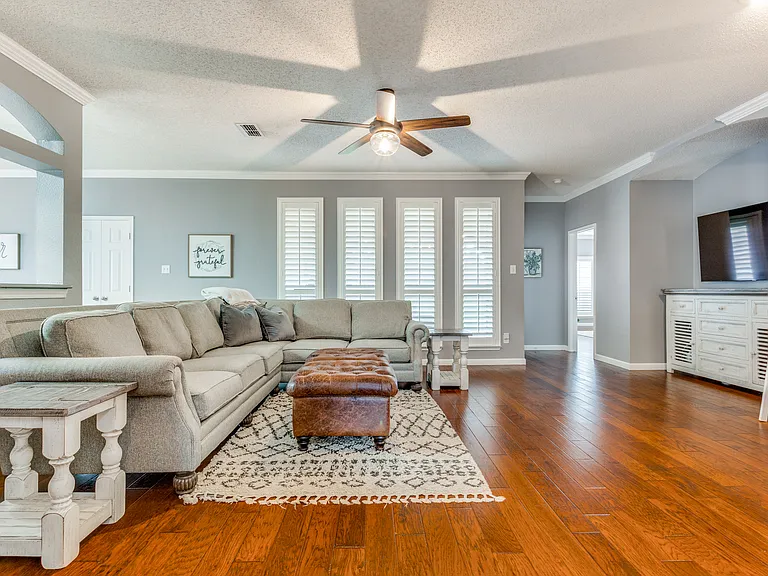 405 Parkshire Dr — Photo 5