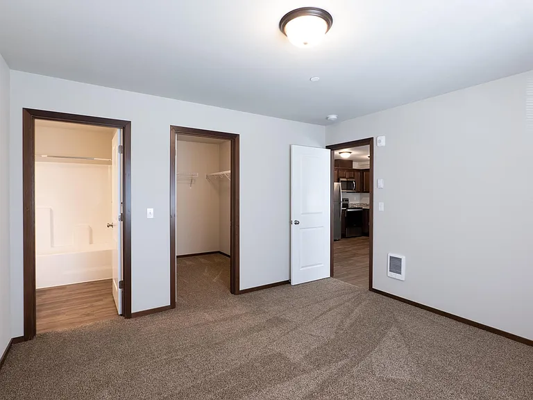 Remington Place Apartments — Photo 10