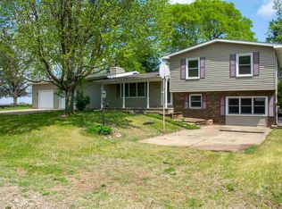 15822 N McCabe Dr, Chillicothe, IL 61523