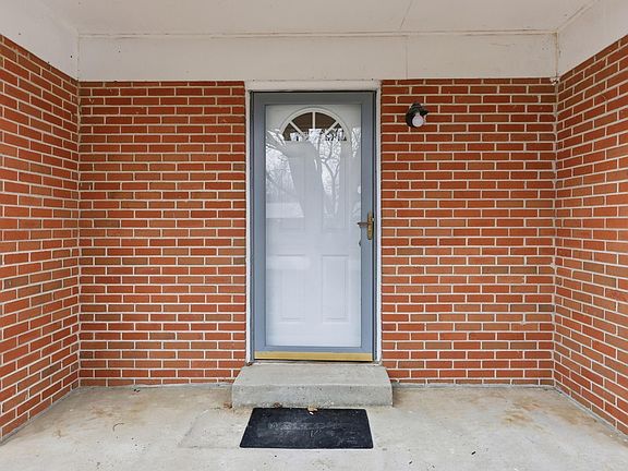 3rd image of 226 Airport Rd