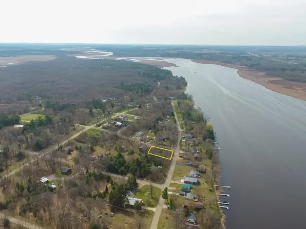 11 Lakeshore Dr, Montello, WI 53949
