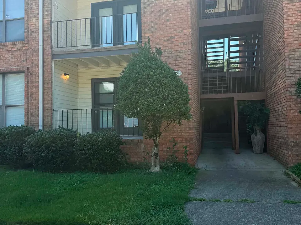 3101 Chase Ln