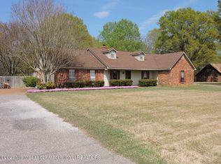 1764 Church Rd W, Horn Lake, MS 38637