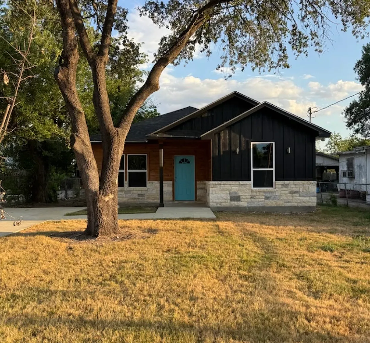 3 bed, 1304 sqft, $1,800 — Photo 2