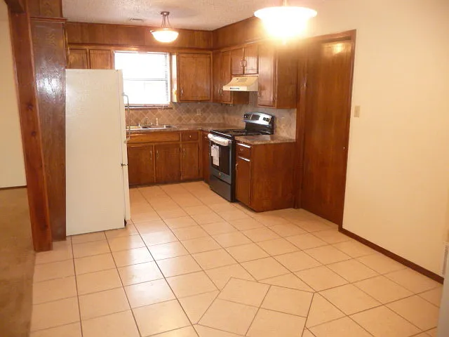 6410 SW Glenhaven Ave — Photo 2