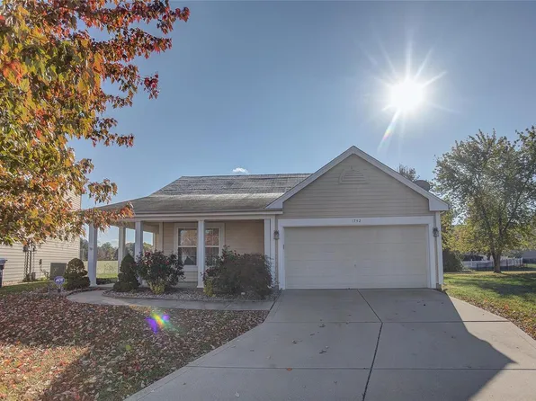 1752 Ambrose Terrace Dr, Swansea, IL 62226