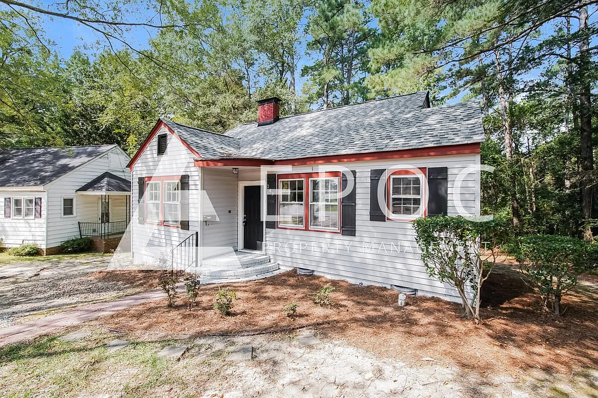 243 S Windsor Dr — Photo 2