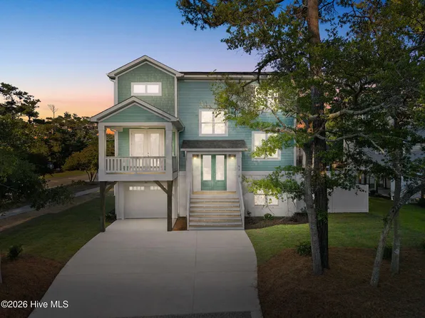 98 SE 43rd Street, Oak Island, NC 28465