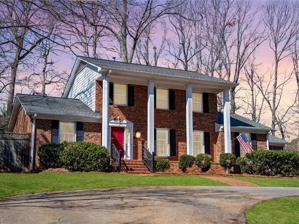 4610 Oakcliffe Rd, Greensboro, NC 27406