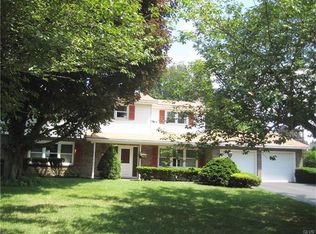 1350 Armstrong Rd, Bethlehem, PA 18017