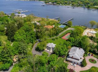 380 E Shore Rd, Great Neck, NY 11023