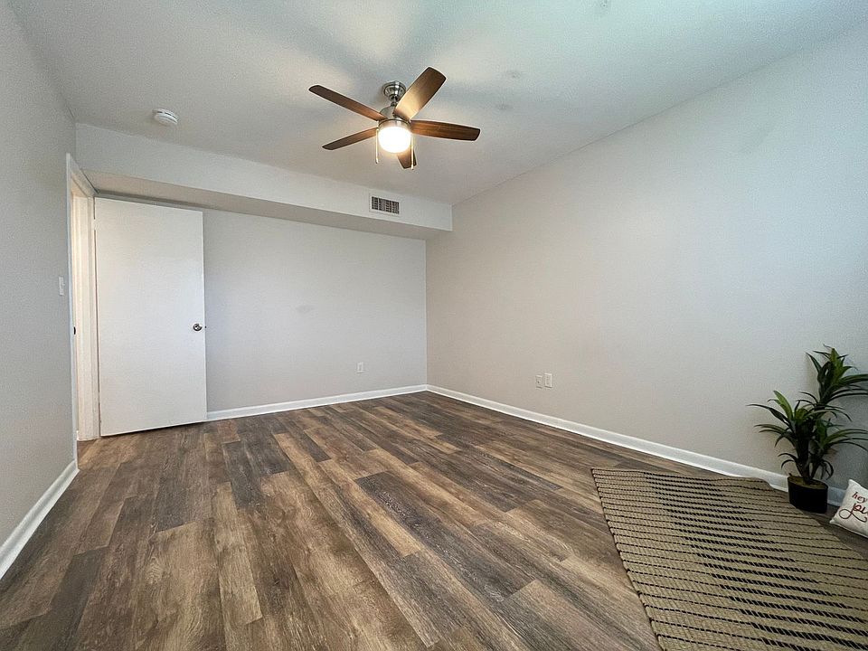 1st image of 129 E Amelia St APT 101