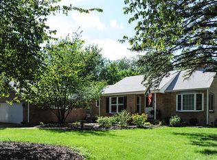 608 Algonquin Rd, Fox River Grove, IL 60021