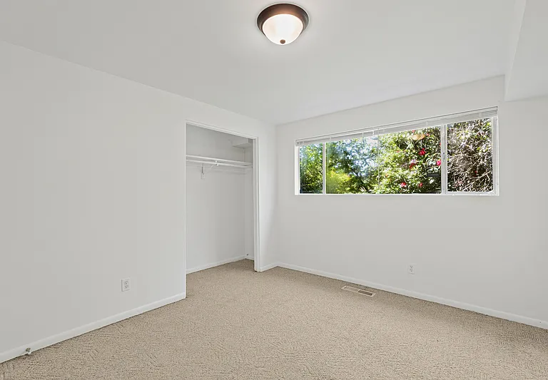 5044 Sand Point Way NE — Photo 11