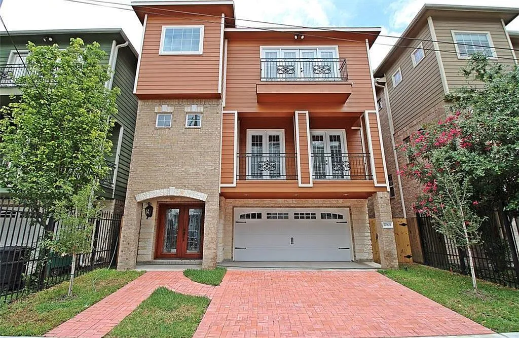 3 bed, 3.5 bath, 2590 sqft, $3,695 — Photo 1