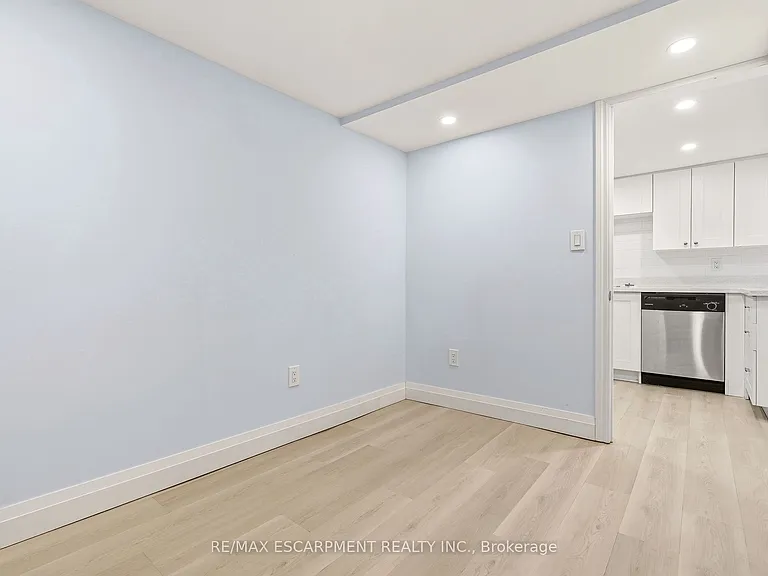 152 Sanford Ave S #LOWER — Photo 12