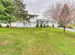 449 Shorecliff Dr, Rochester, NY 14612